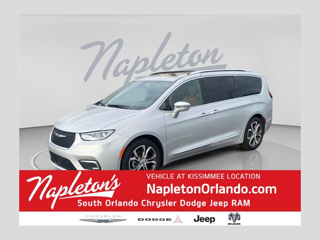 Used 2024 Chrysler Pacifica Pinnacle FWD image 1