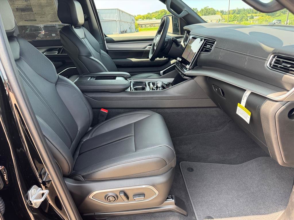 New 2026 Jeep Grand Wagoneer L Limited w/ Convenience Group I AWD/4WD image 9