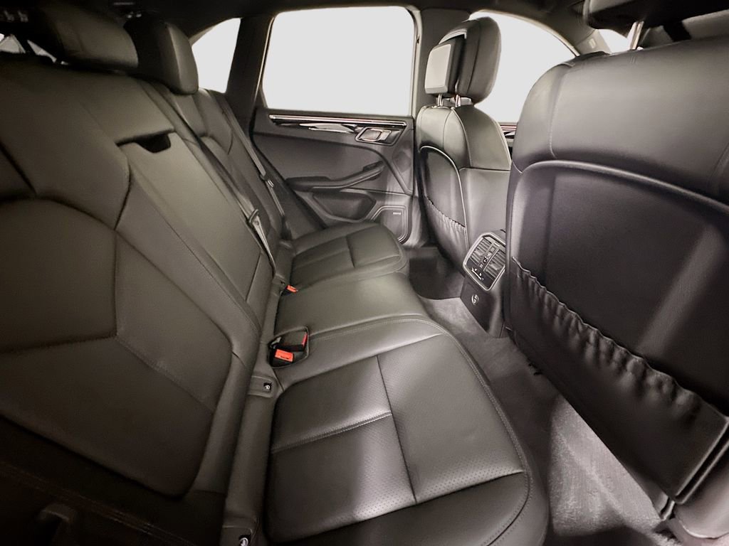 Certified 2026 Porsche Macan AWD/4WD image 29