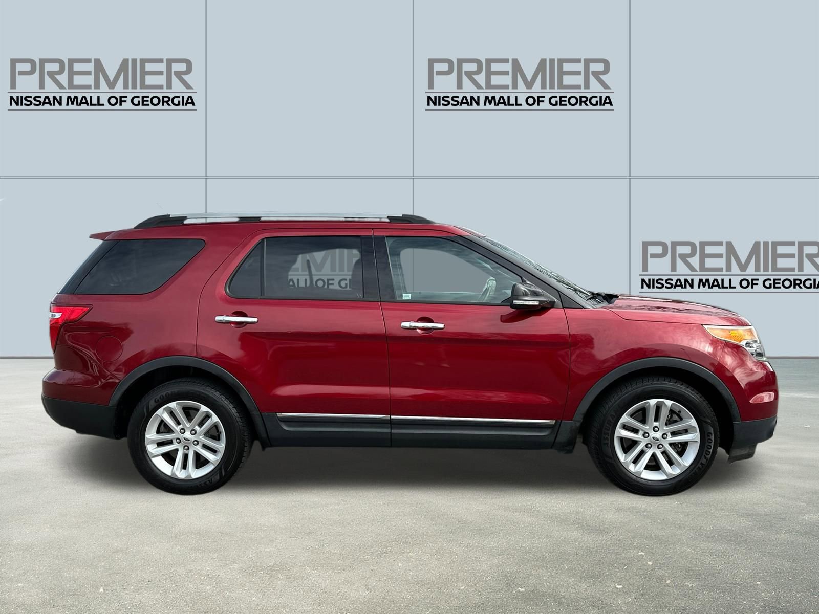Used 2014 Ford Explorer XLT w/ Equipment Group 202A image 4