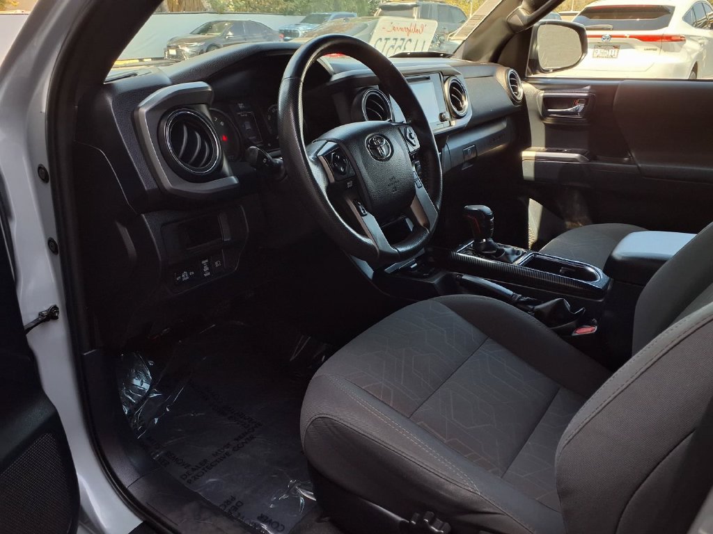 Used 2019 Toyota Tacoma TRD Off-Road w/ Exterior Package AWD/4WD image 16