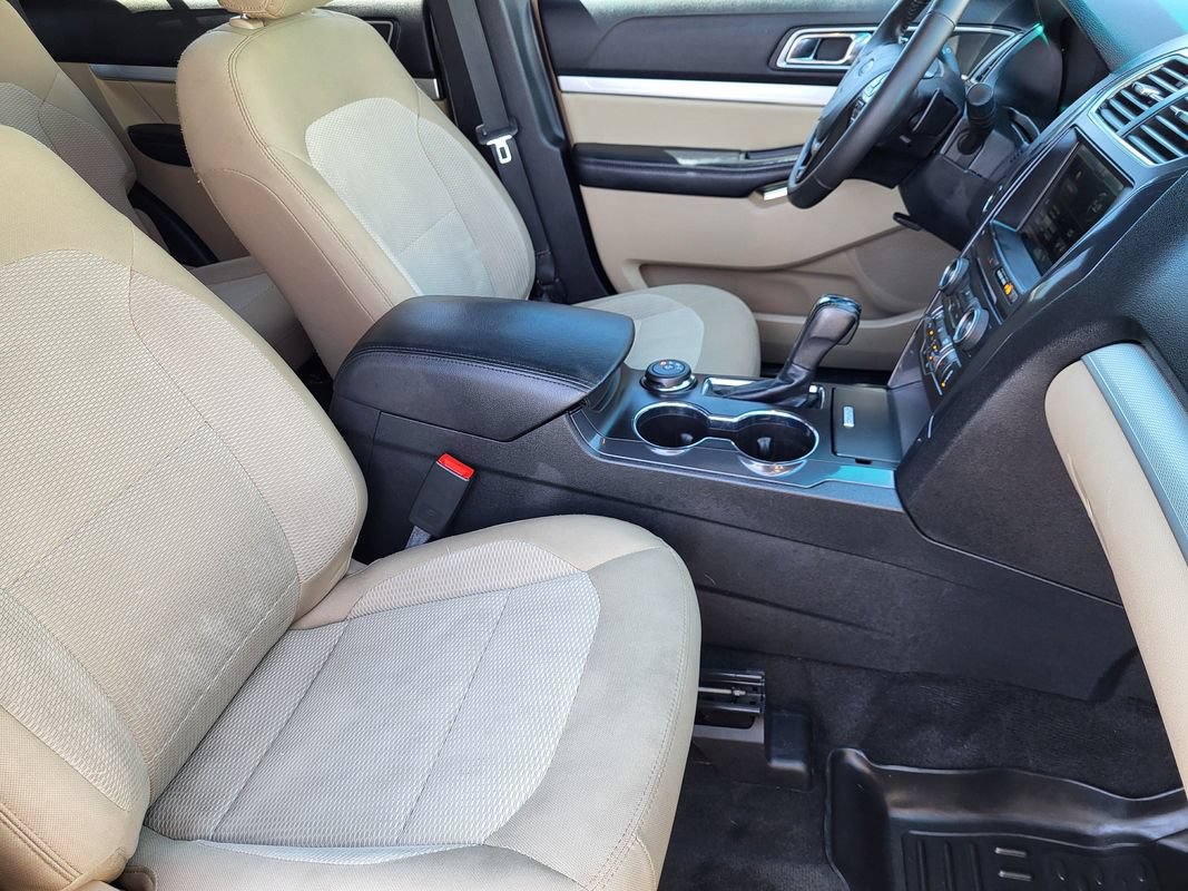 Used 2016 Ford Explorer XLT w/ Equipment Group 201A AWD/4WD image 31