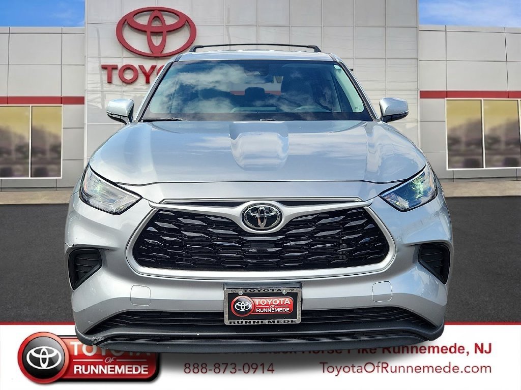 Used 2023 Toyota Highlander L FWD image 2