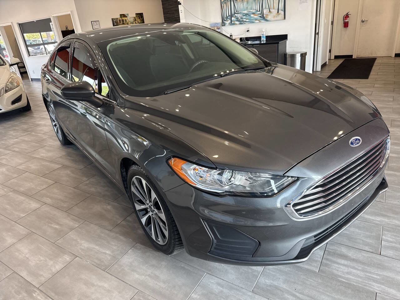 Used 2019 Ford Fusion SE image 3