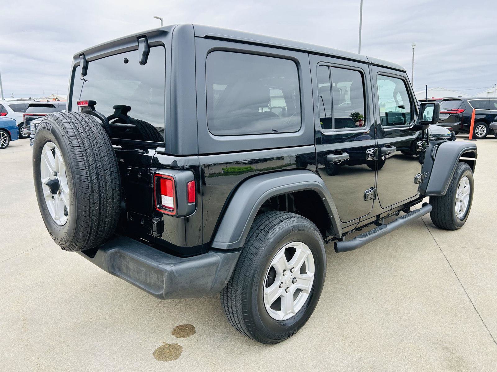 Used 2022 Jeep Wrangler Unlimited Sport AWD/4WD image 33