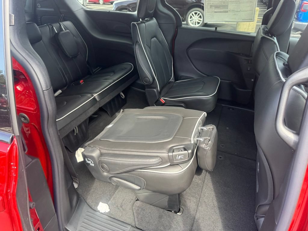New 2027 Chrysler Pacifica Limited AWD/4WD image 53