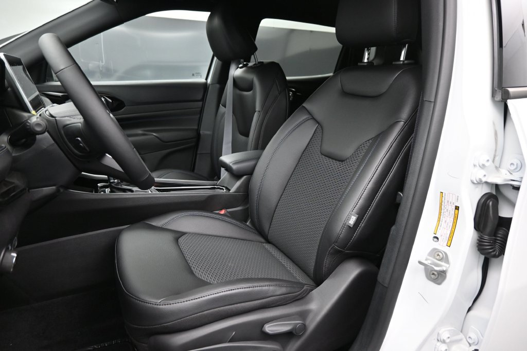 New 2026 Jeep Compass Latitude AWD/4WD image 2