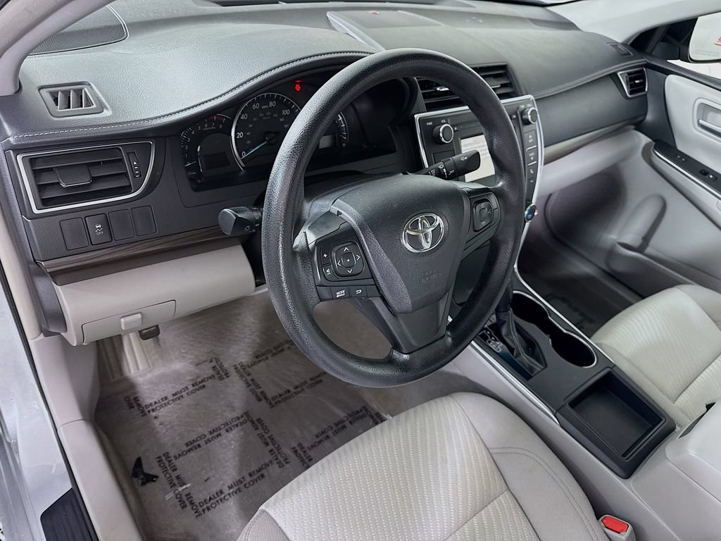 Used 2015 Toyota Camry LE FWD image 16