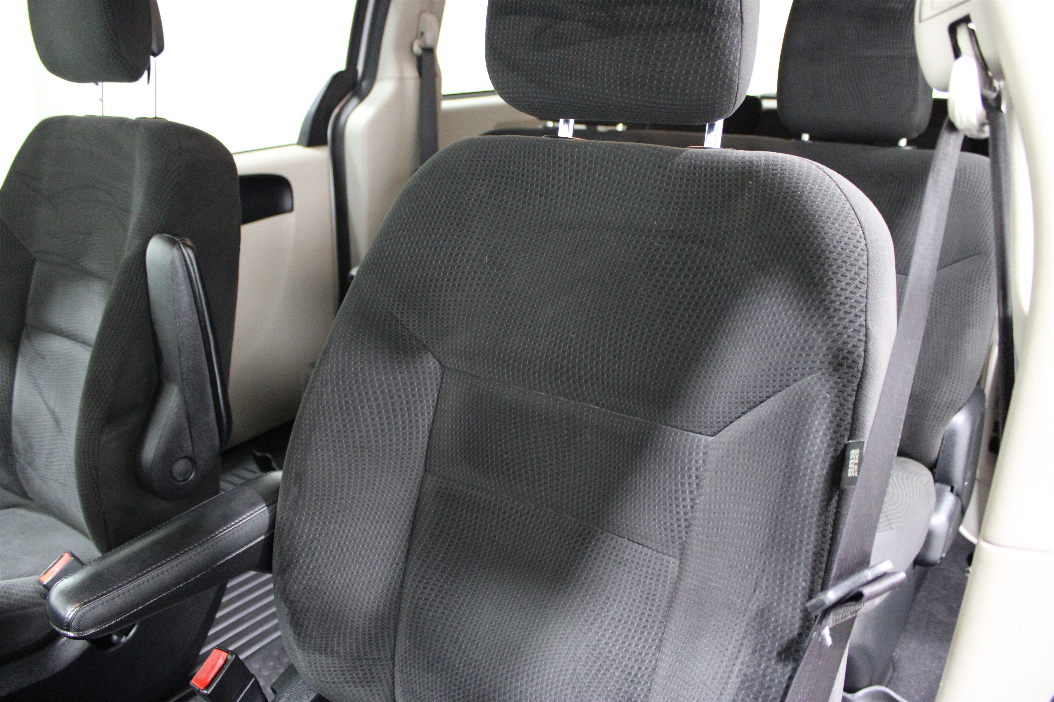 Used 2017 Dodge Grand Caravan SE w/ Power Window Group FWD image 4