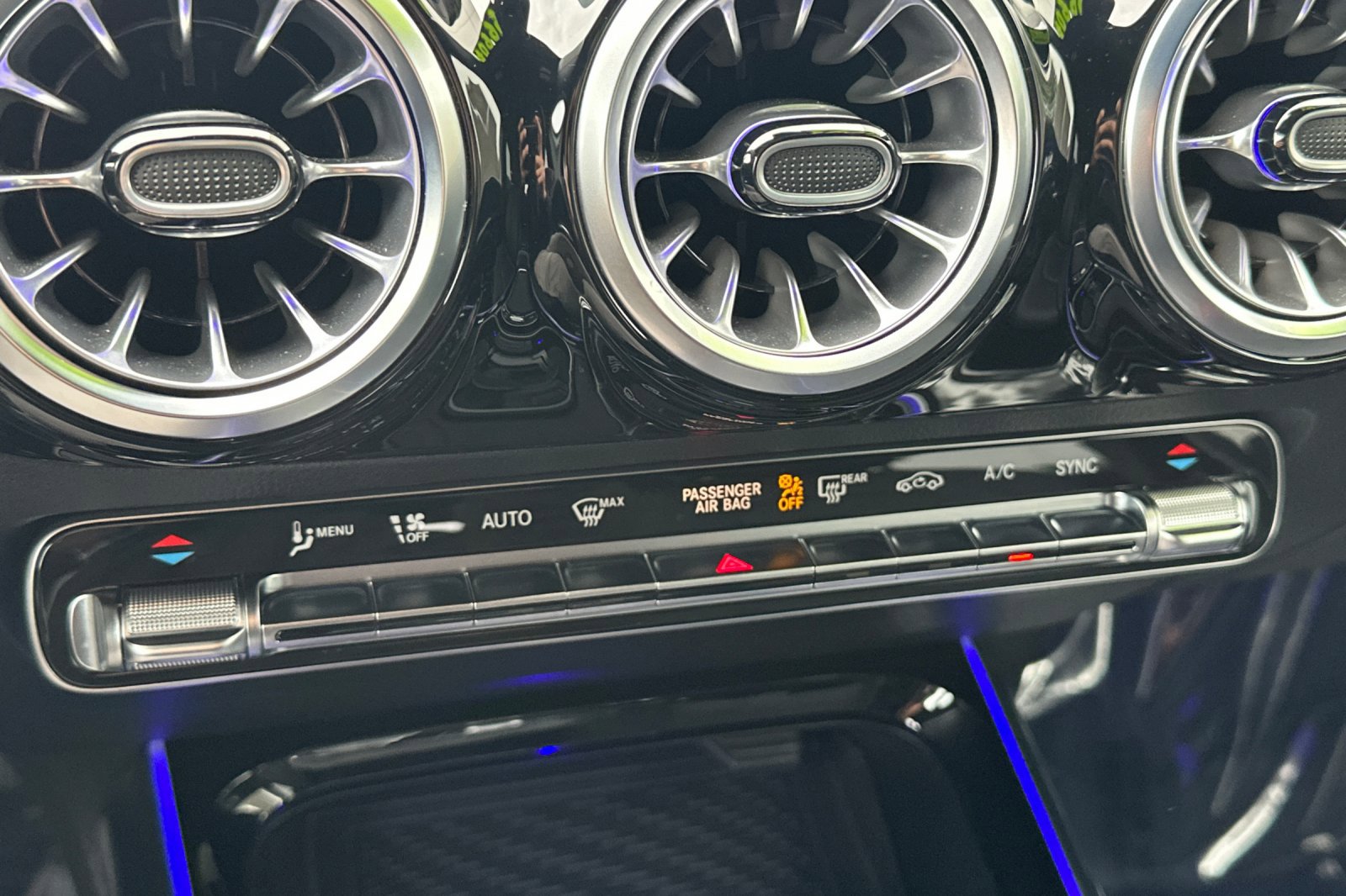 Certified 2025 Mercedes-Benz GLA 250 White image 21