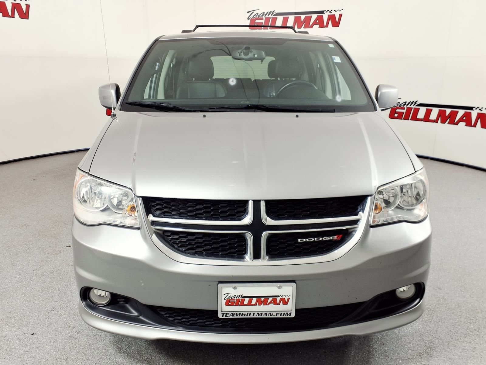 Used 2017 Dodge Grand Caravan SXT FWD image 2