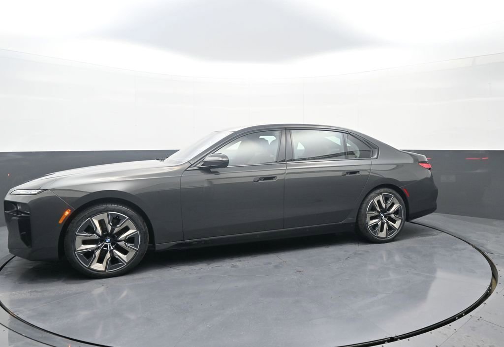 Used 2023 BMW 760i xDrive w/ Executive Package image 4