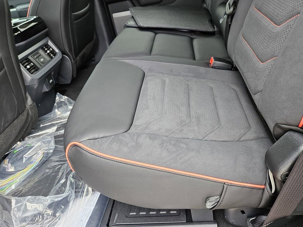 New 2026 Ford F250 Lariat w/ Black Appearance Package image 29