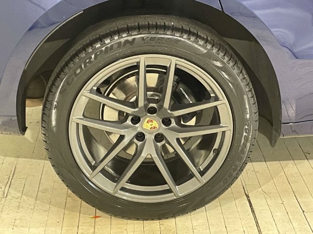 Certified 2026 Porsche Macan Turbo AWD/4WD image 13