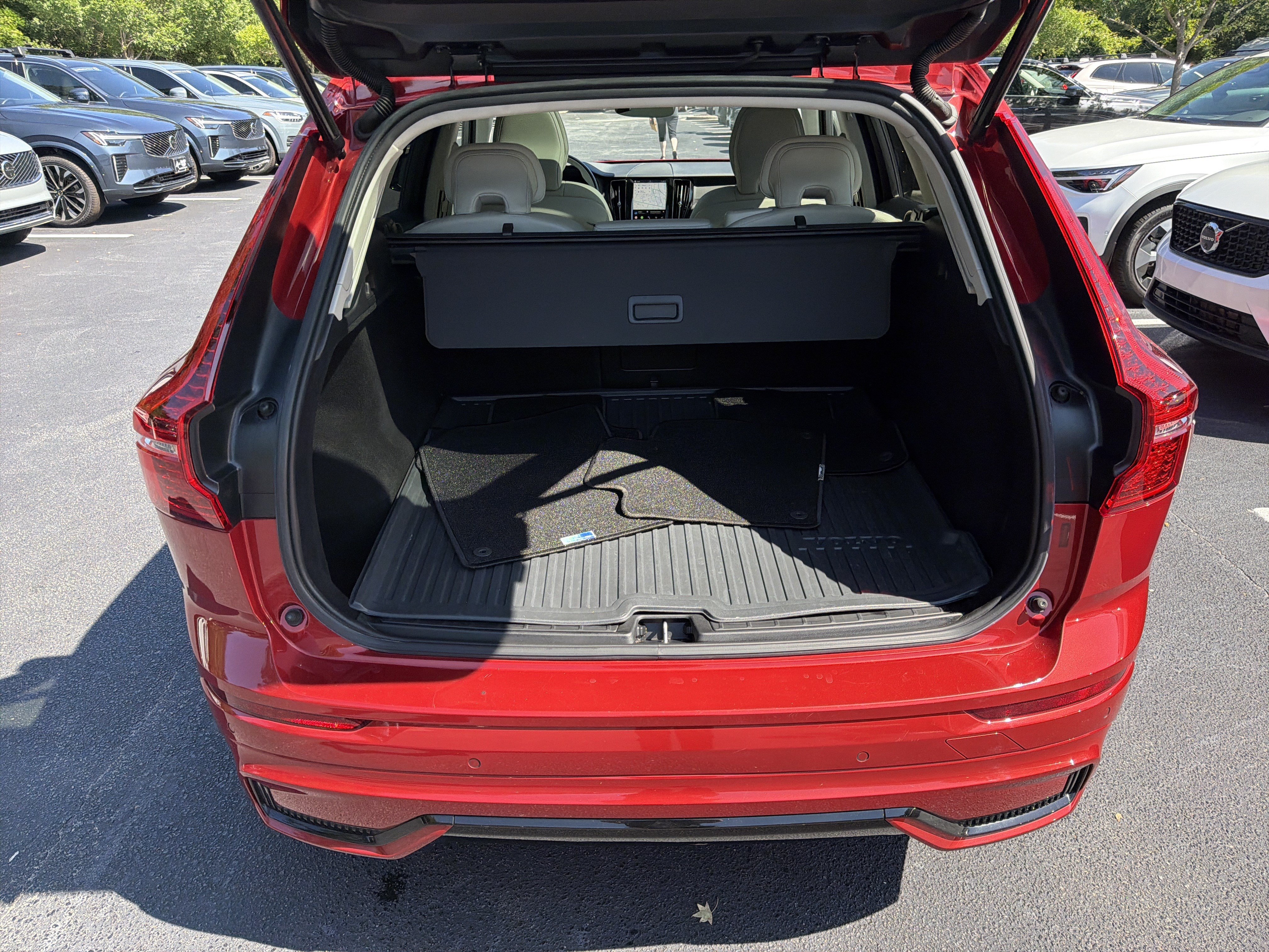 Certified 2024 Volvo XC60 B5 Core w/ Protection Package AWD/4WD image 33