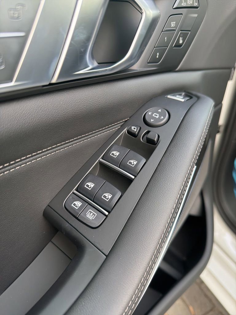 New 2026 BMW X7 M60i w/ Climate Comfort Package image 41