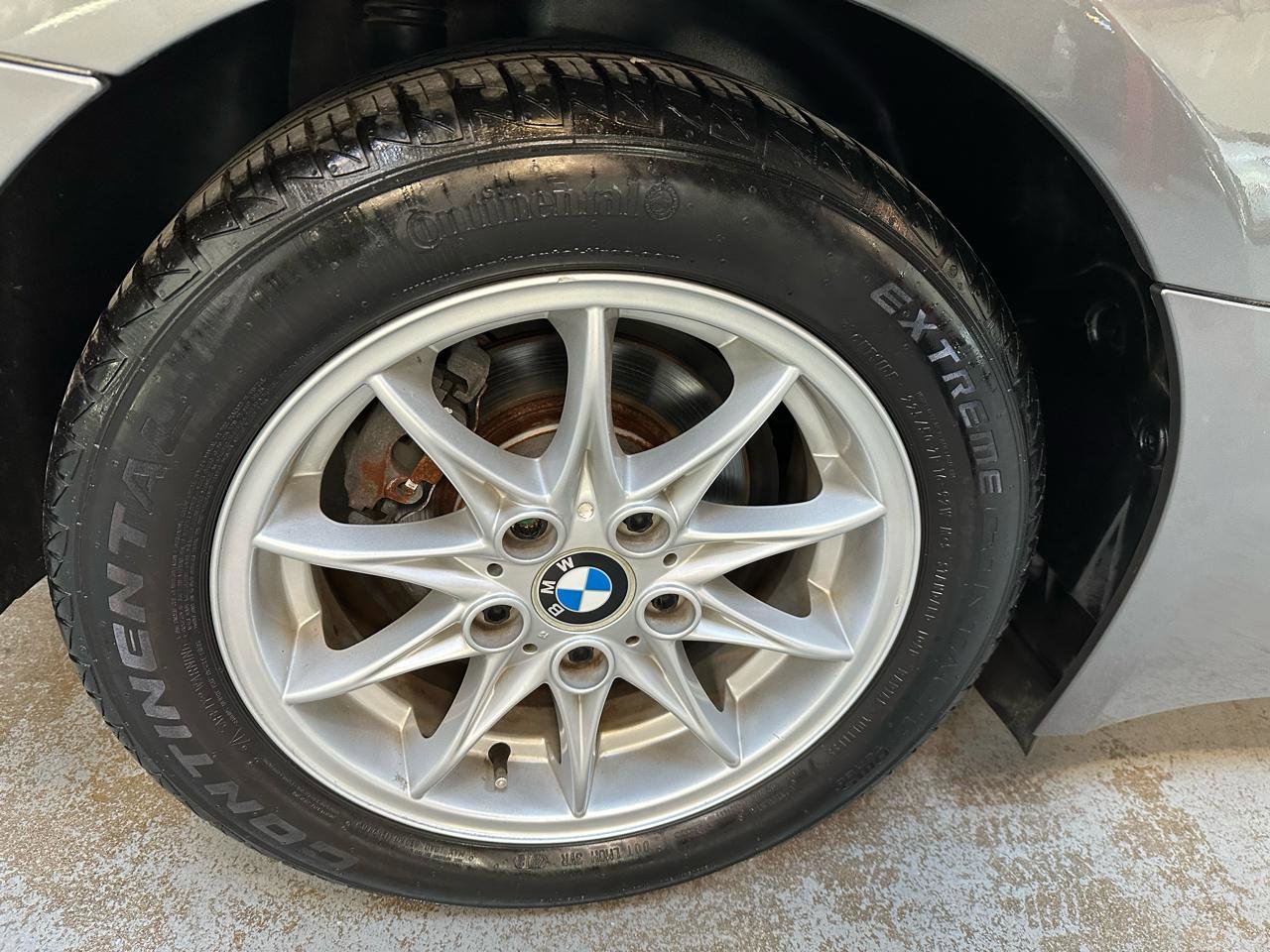 Used 2004 BMW Z4 2.5i image 19