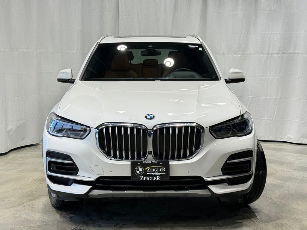 Certified 2022 BMW X5 xDrive40i w/ Executive Package image 2