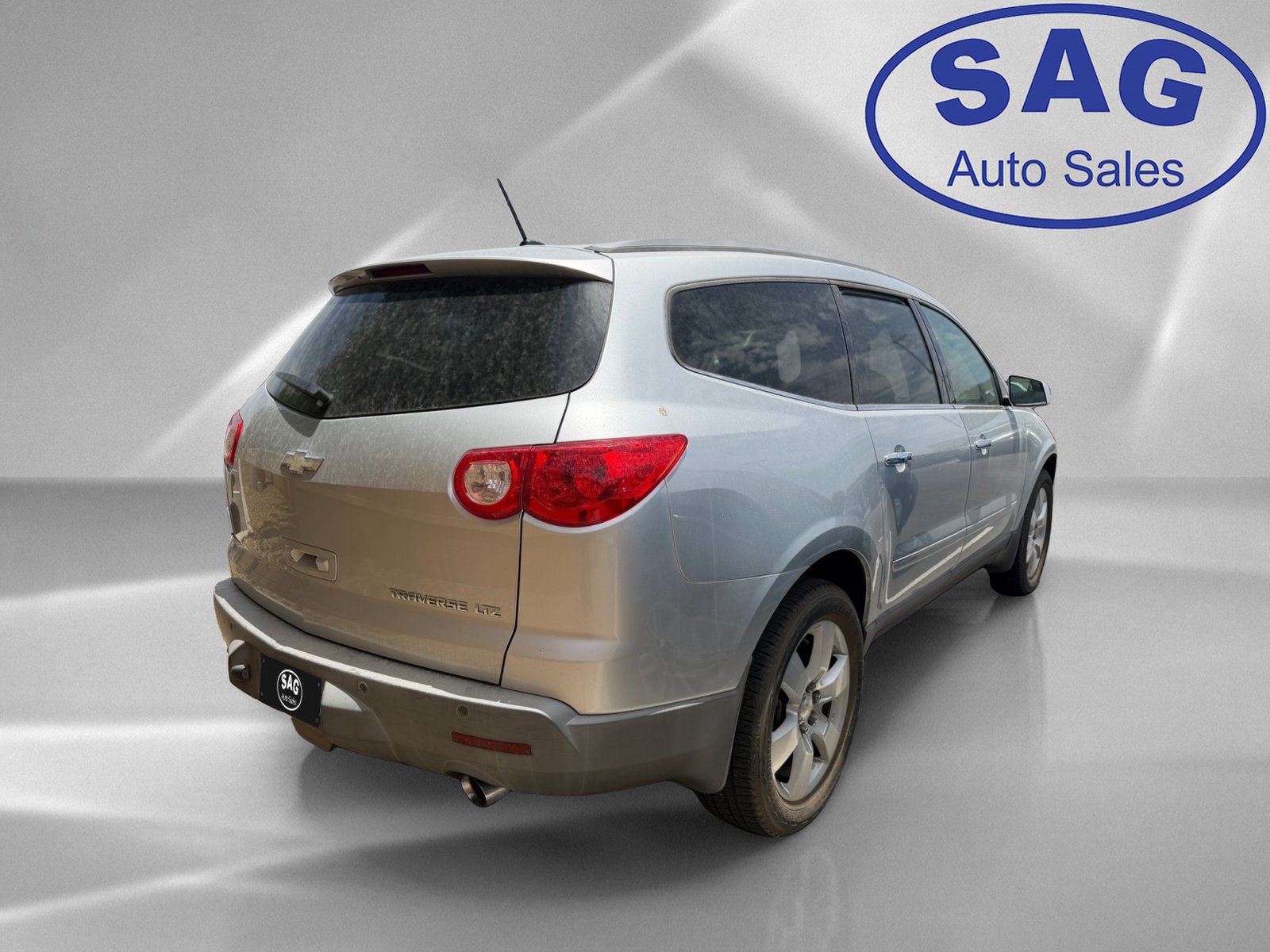 Used 2010 Chevrolet Traverse LTZ FWD image 3