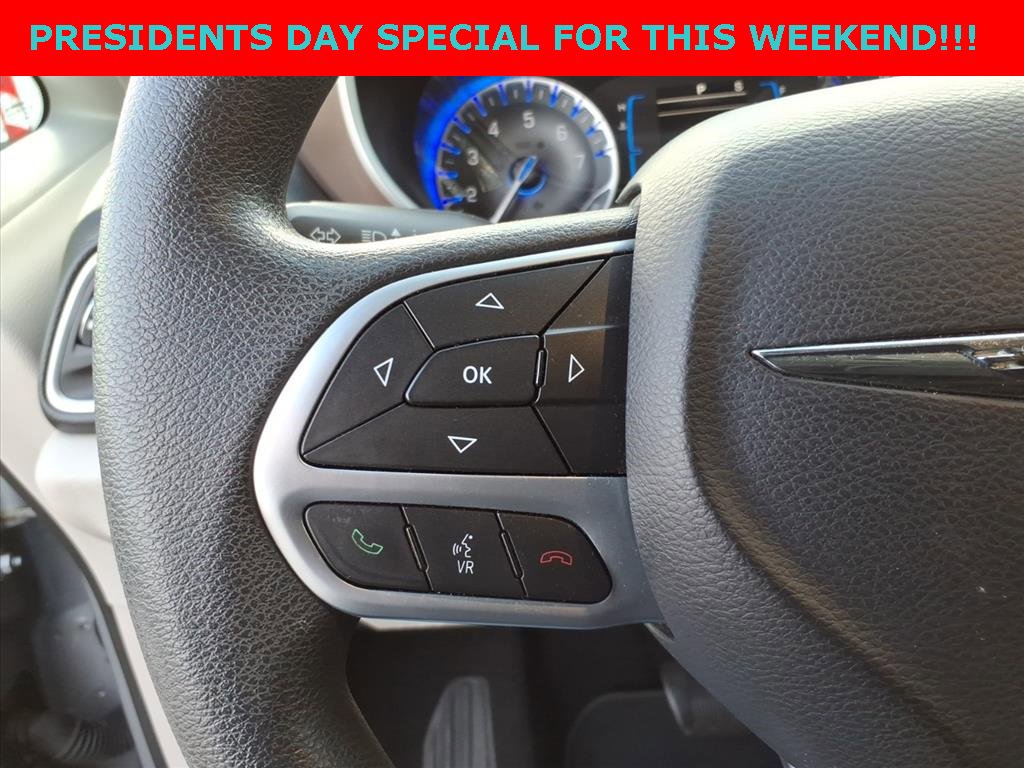 Used 2017 Chrysler Pacifica Touring image 17