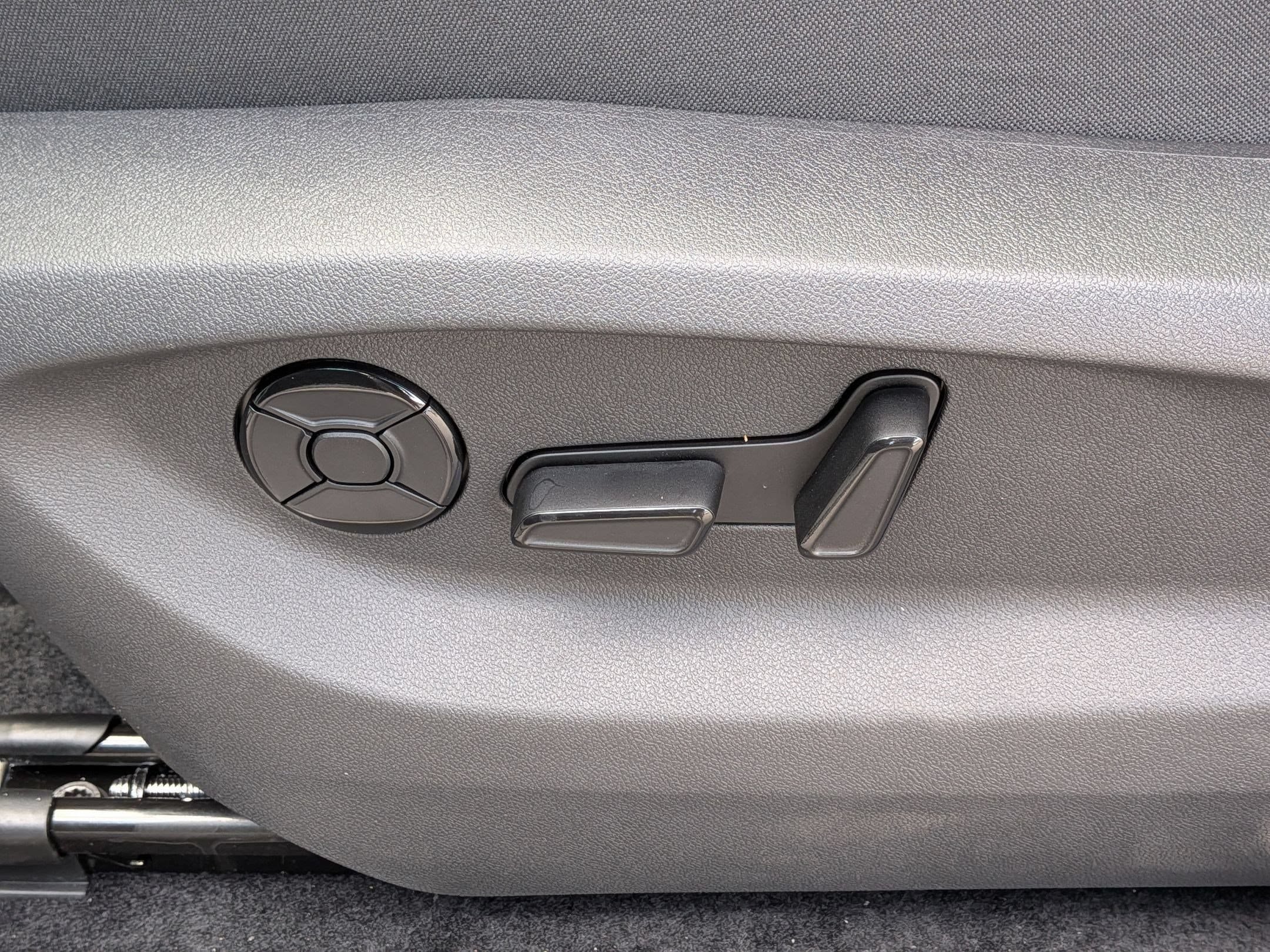 New 2026 Volkswagen Tiguan SE FWD image 15
