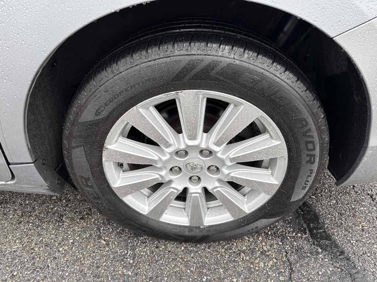 Used 2017 Toyota Sienna XLE Premium image 9