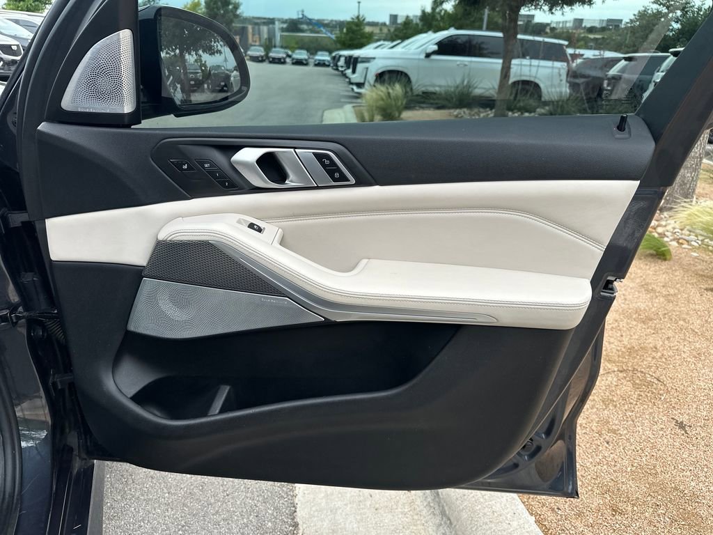 Used 2019 BMW X5 xDrive50i w/ M Sport Package AWD/4WD image 38