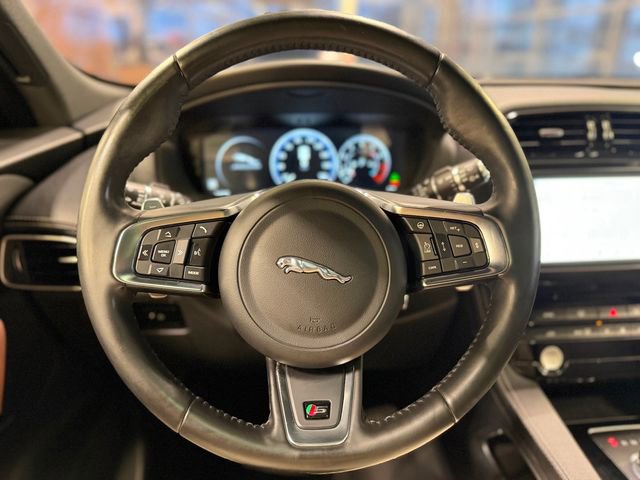 Used 2018 Jaguar F-PACE S image 25
