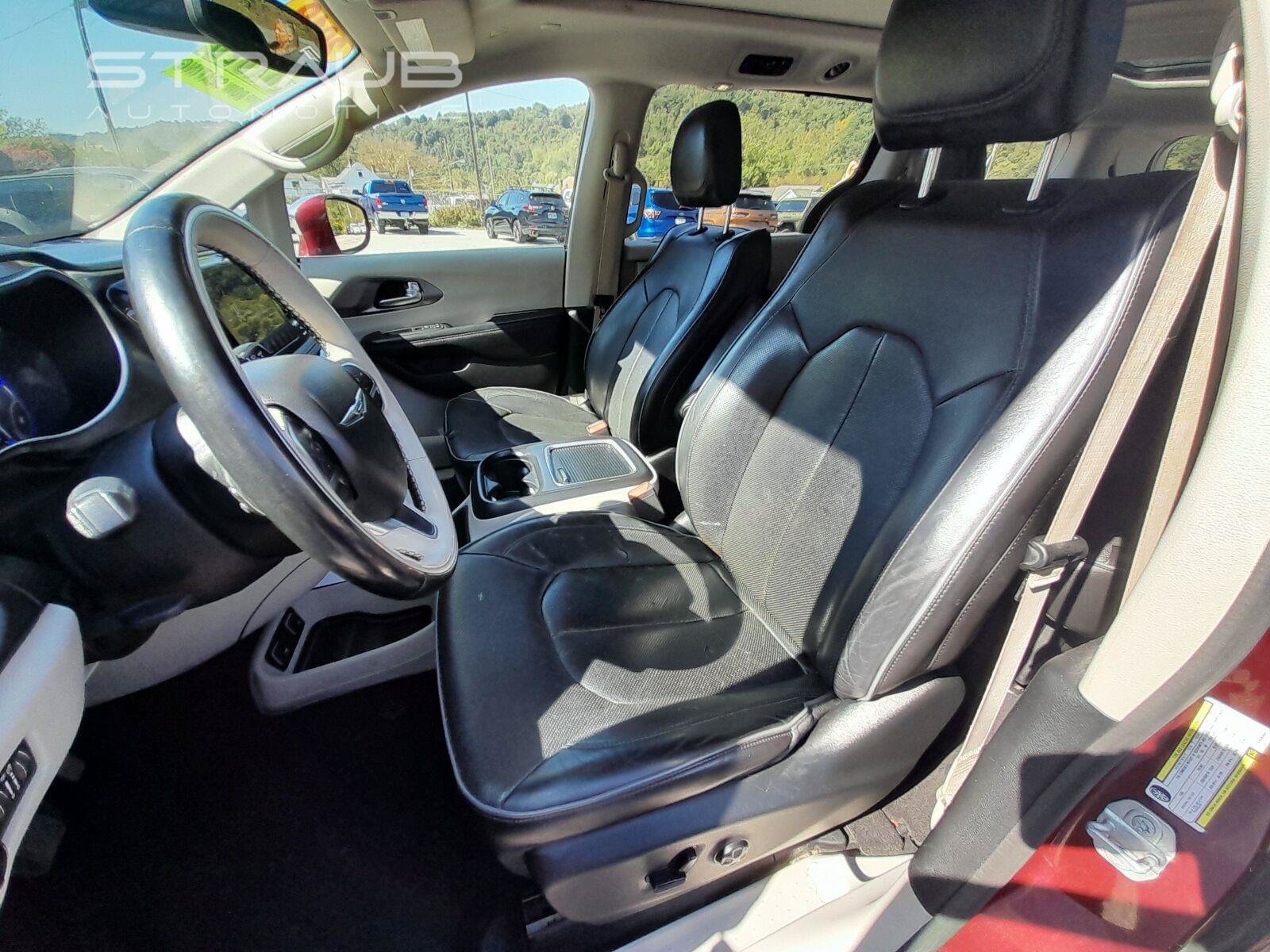 Used 2019 Chrysler Pacifica Limited FWD image 41