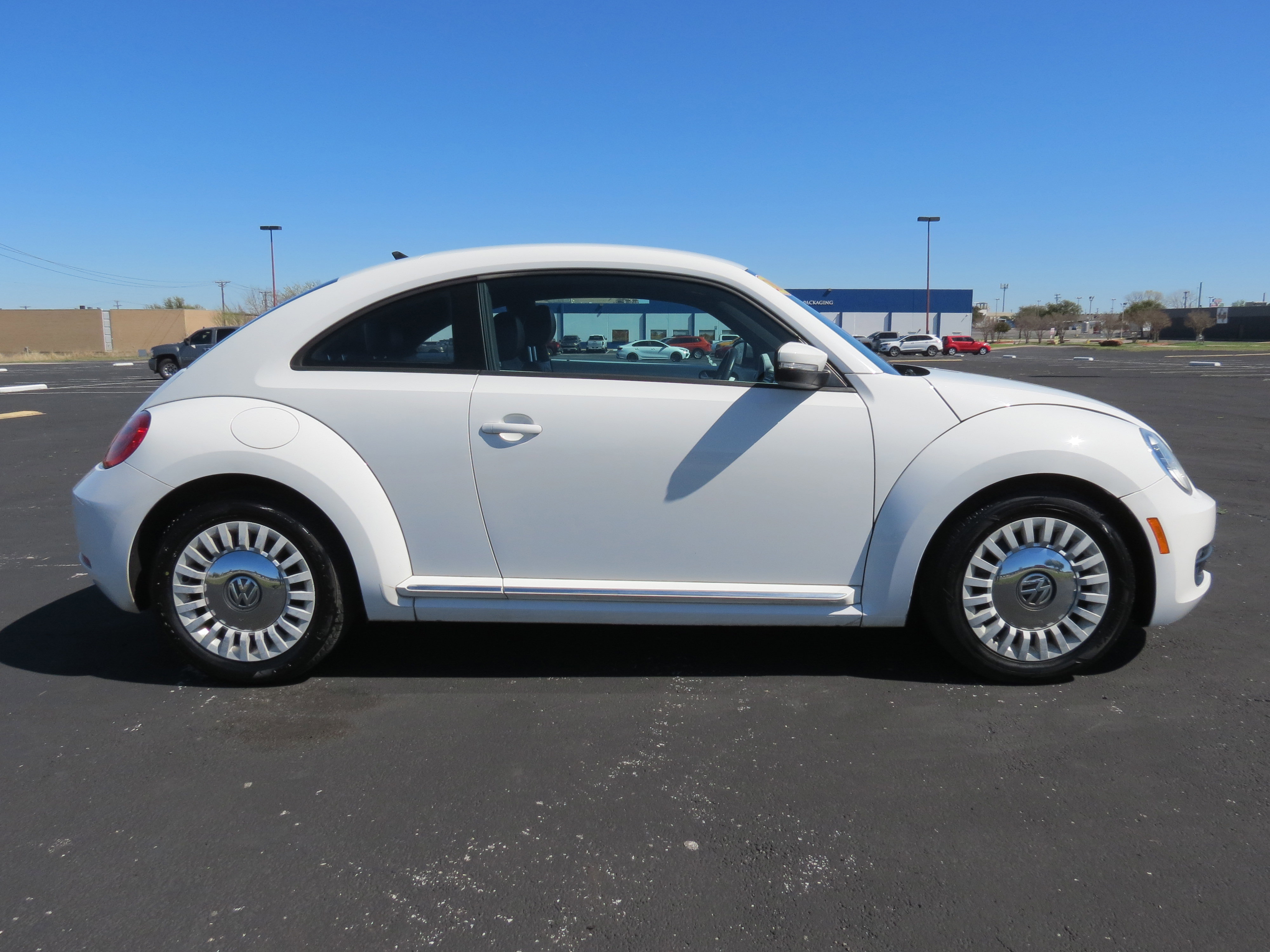 Used 2014 Volkswagen Beetle 2.5 image 4