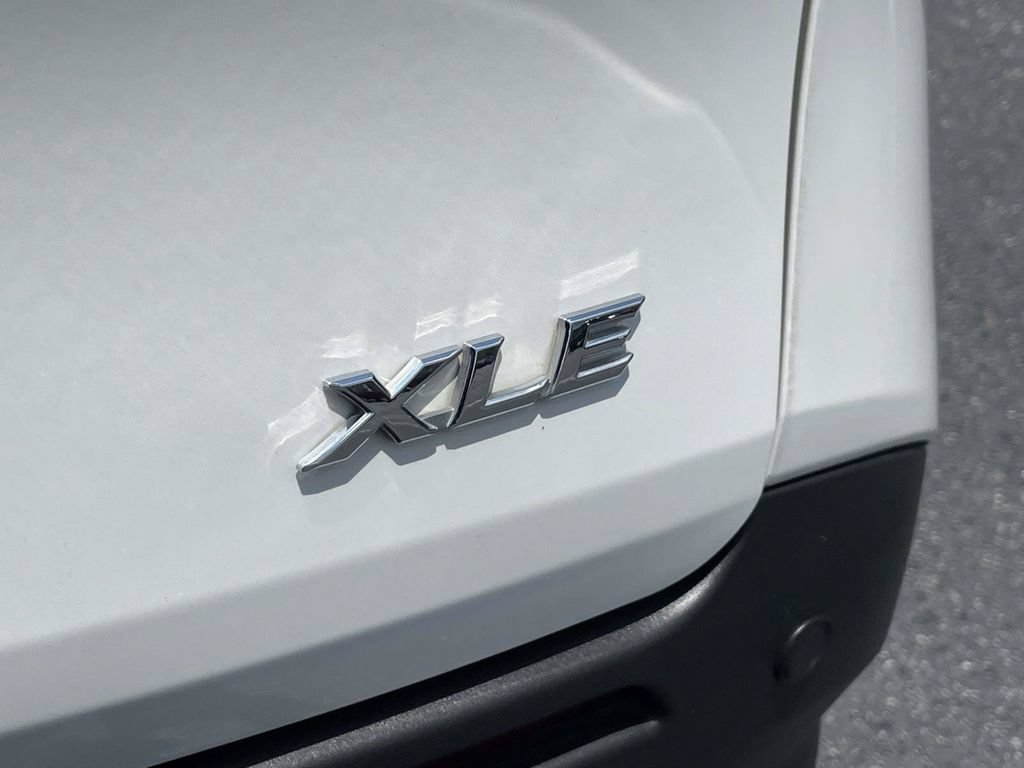 Used 2025 Toyota Sienna XLE FWD image 9