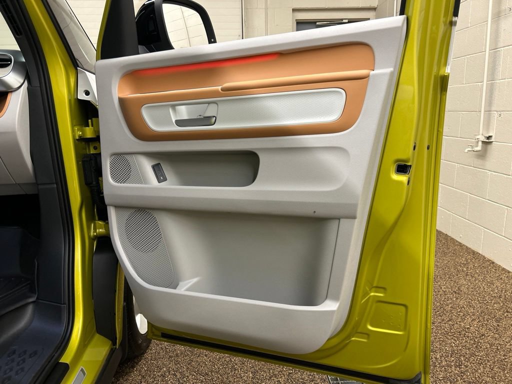 Used 2025 Volkswagen ID. Buzz 1st Edition AWD/4WD image 16