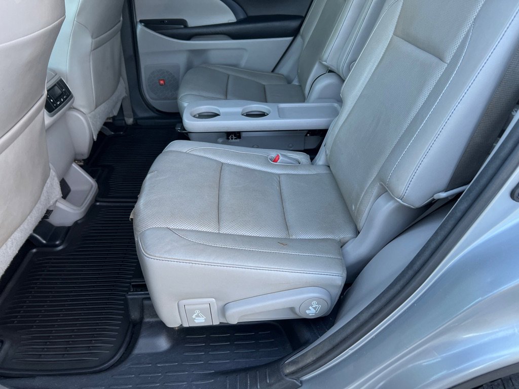 Used 2015 Toyota Highlander Limited image 10