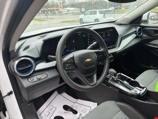 Certified 2025 Chevrolet Trax LT FWD image 20