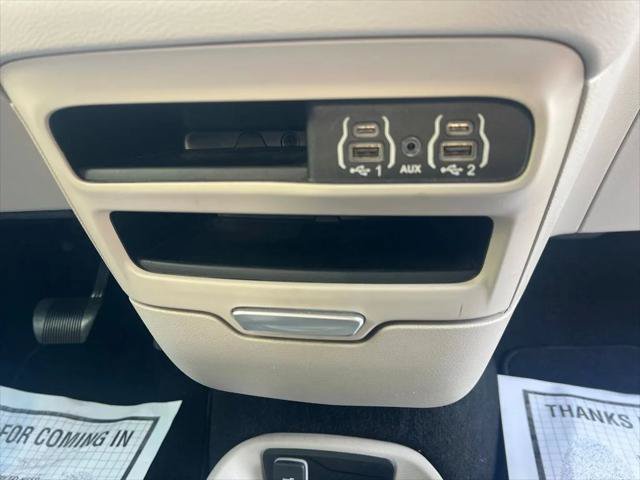 Certified 2023 Chrysler Pacifica Touring-L FWD image 16