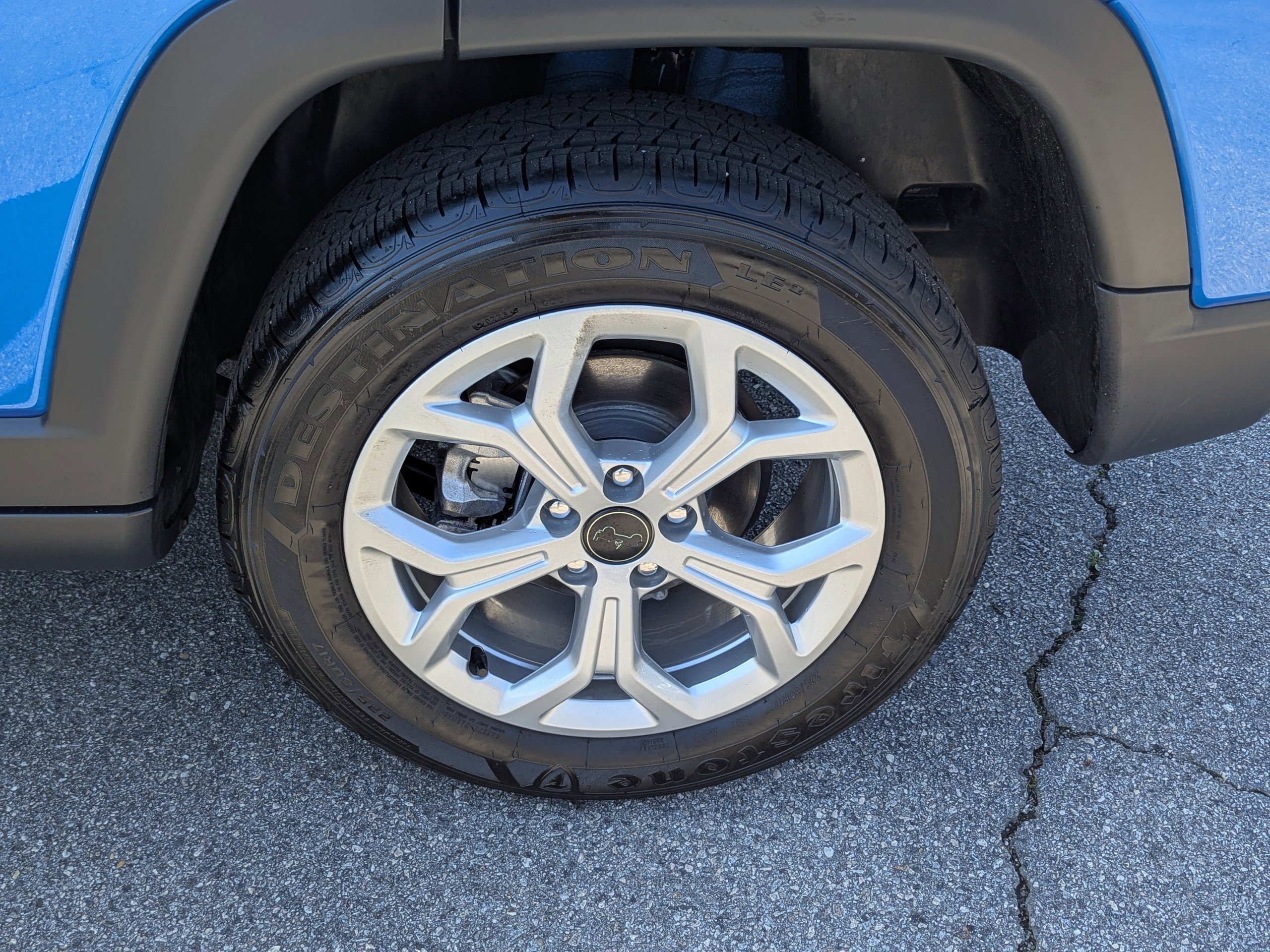 Certified 2025 Jeep Compass Latitude image 27