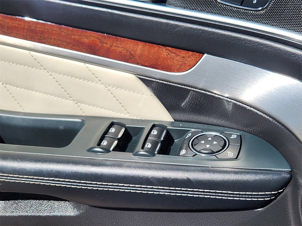 Used 2018 Ford Explorer Platinum image 12