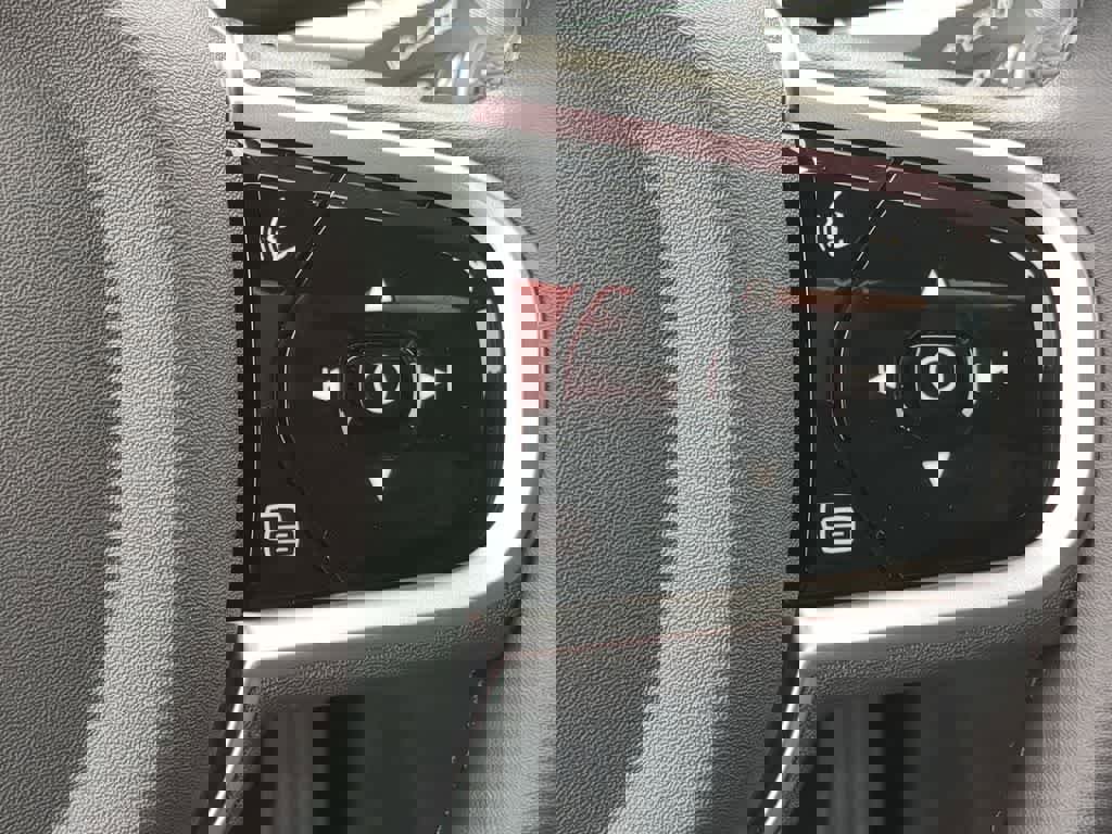 Used 2026 Volvo XC60 B5 Ultra w/ Protection Package Premier image 23