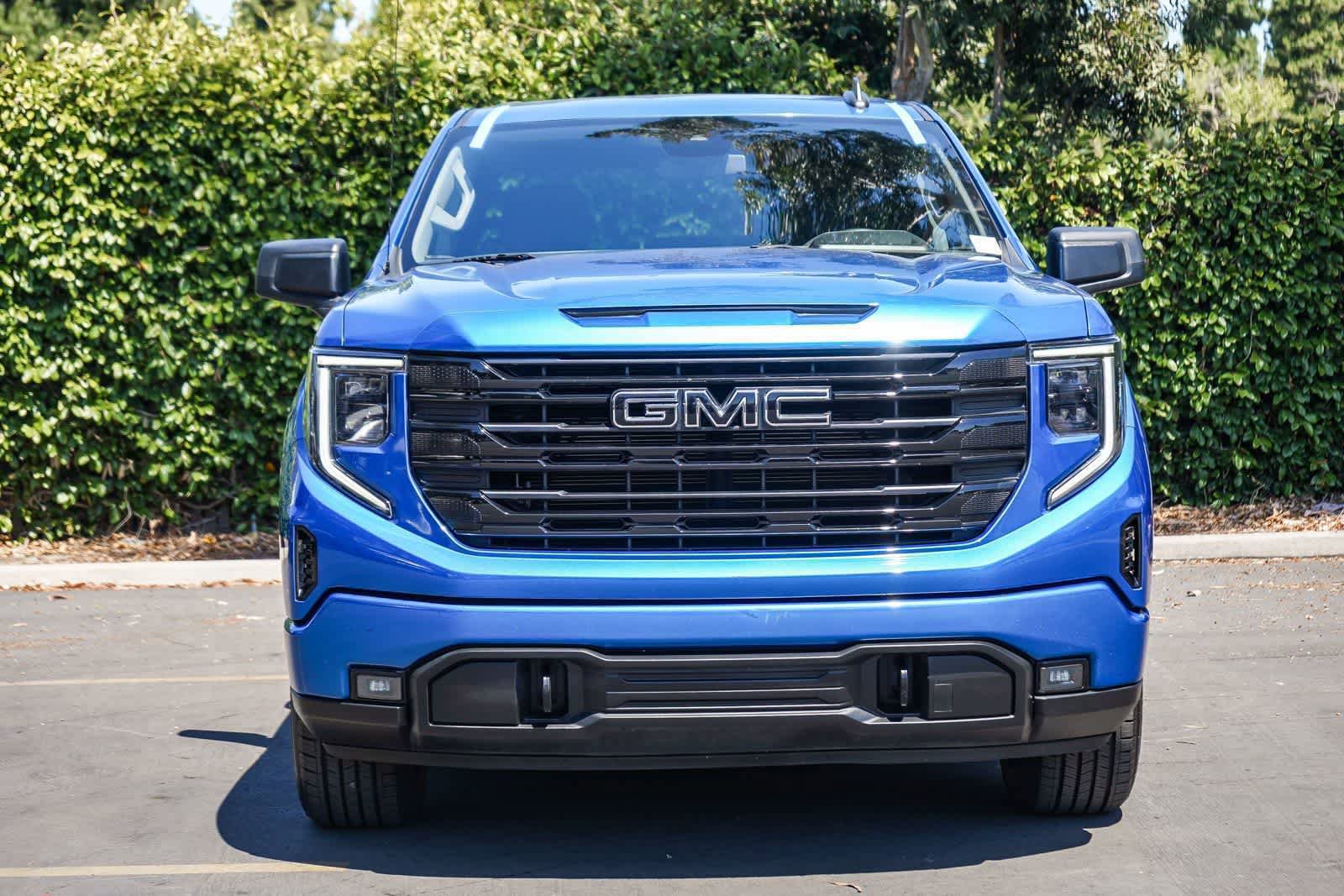 Used 2022 GMC Sierra 1500 Elevation AWD/4WD image 2