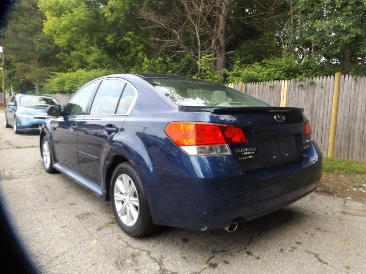 Used 2011 Subaru Legacy 2.5i Premium AWD/4WD image 3