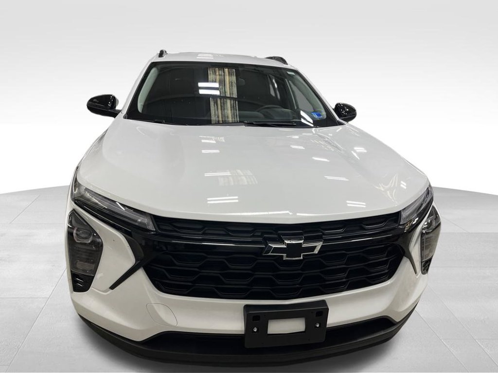 Used 2026 Chevrolet Trax LT w/ Midnight Edition FWD image 9