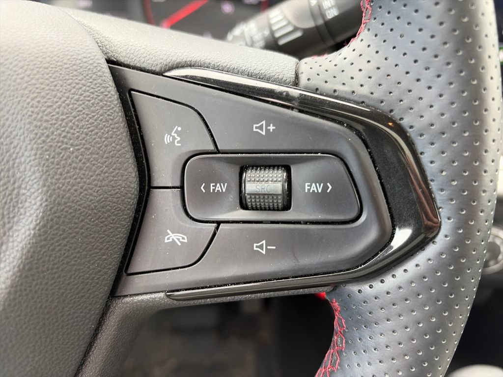 Used 2024 Chevrolet Trax RS w/ Sunroof Package FWD image 13
