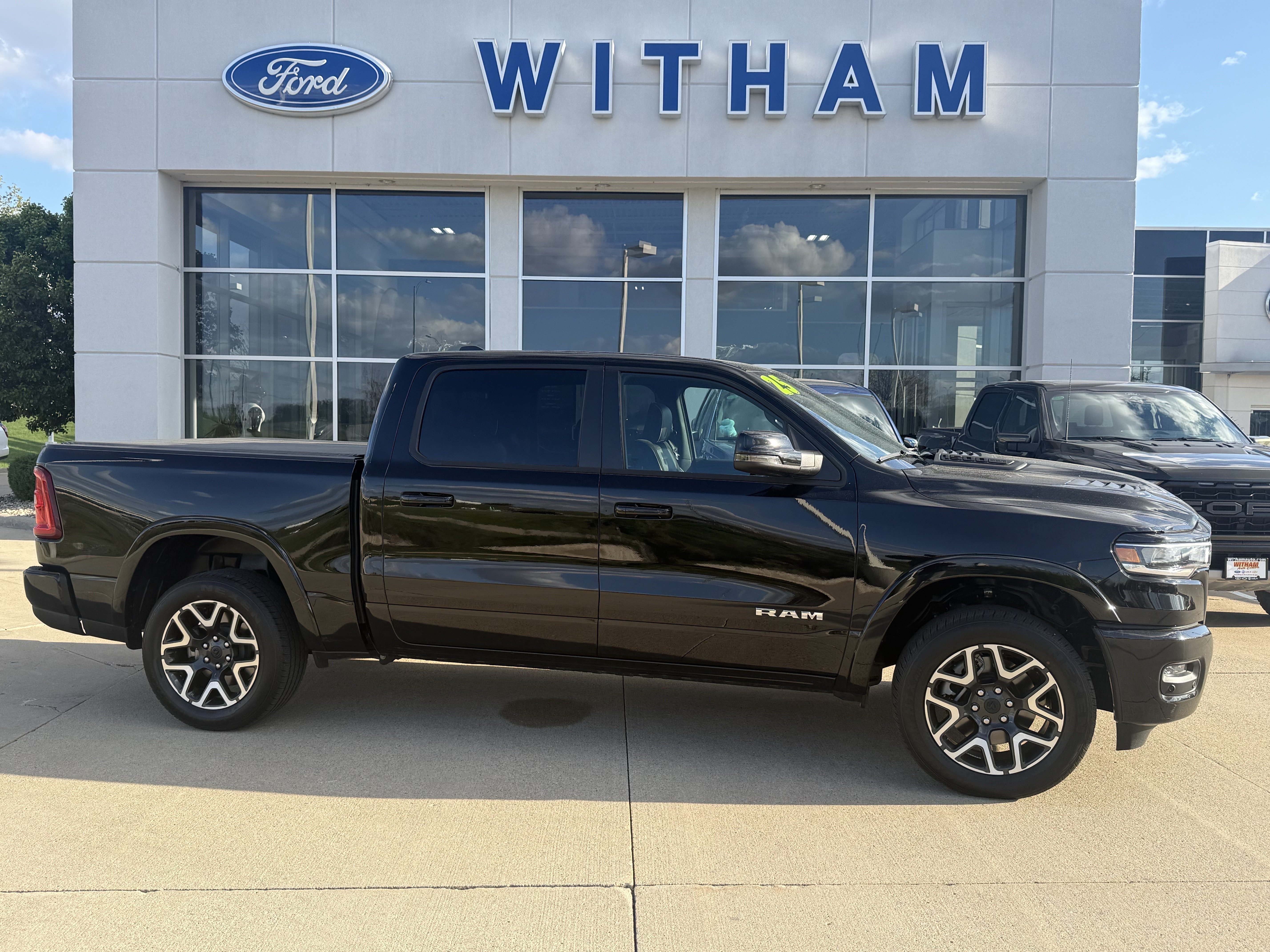 Used 2025 RAM 1500 Laramie w/ Sport Appearance Package AWD/4WD image 3