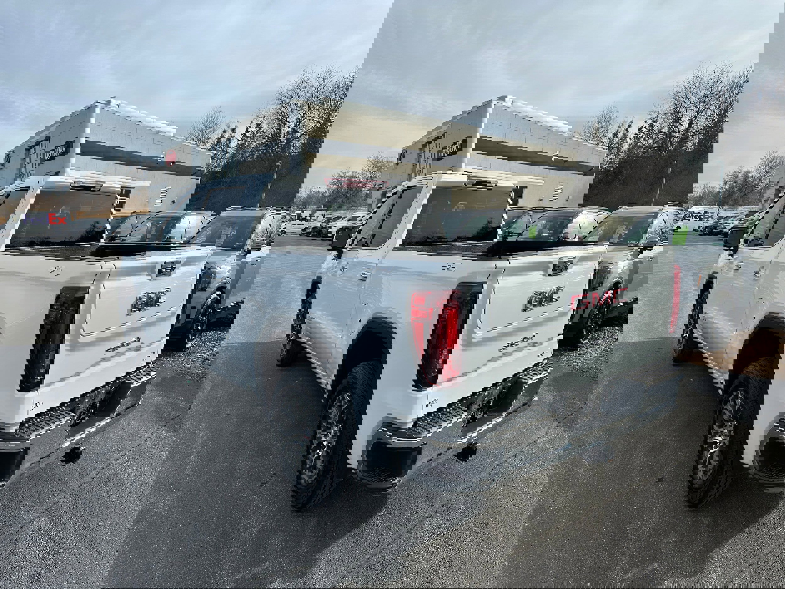 Used 2025 GMC Sierra 1500 SLT image 7