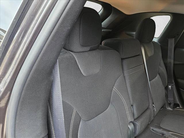 Used 2015 Jeep Cherokee Latitude w/ Comfort/Convenience Group image 16