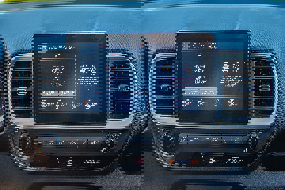 Used 2022 Hyundai Venue SE image 25