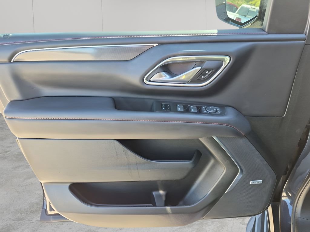 Used 2022 Chevrolet Suburban RST w/ Luxury Package RWD image 27