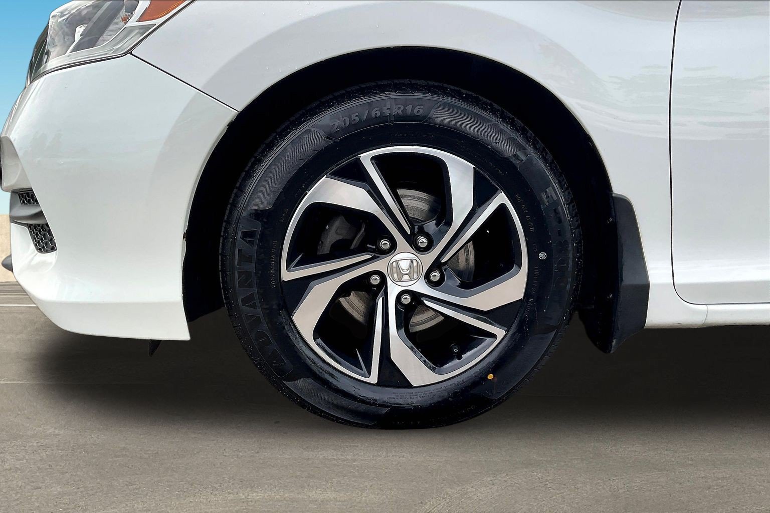 Used 2016 Honda Accord LX image 32