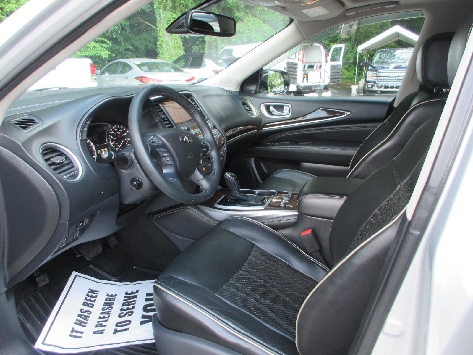 Used 2017 INFINITI QX60 Luxe w/ Deluxe Technology Package AWD/4WD image 9