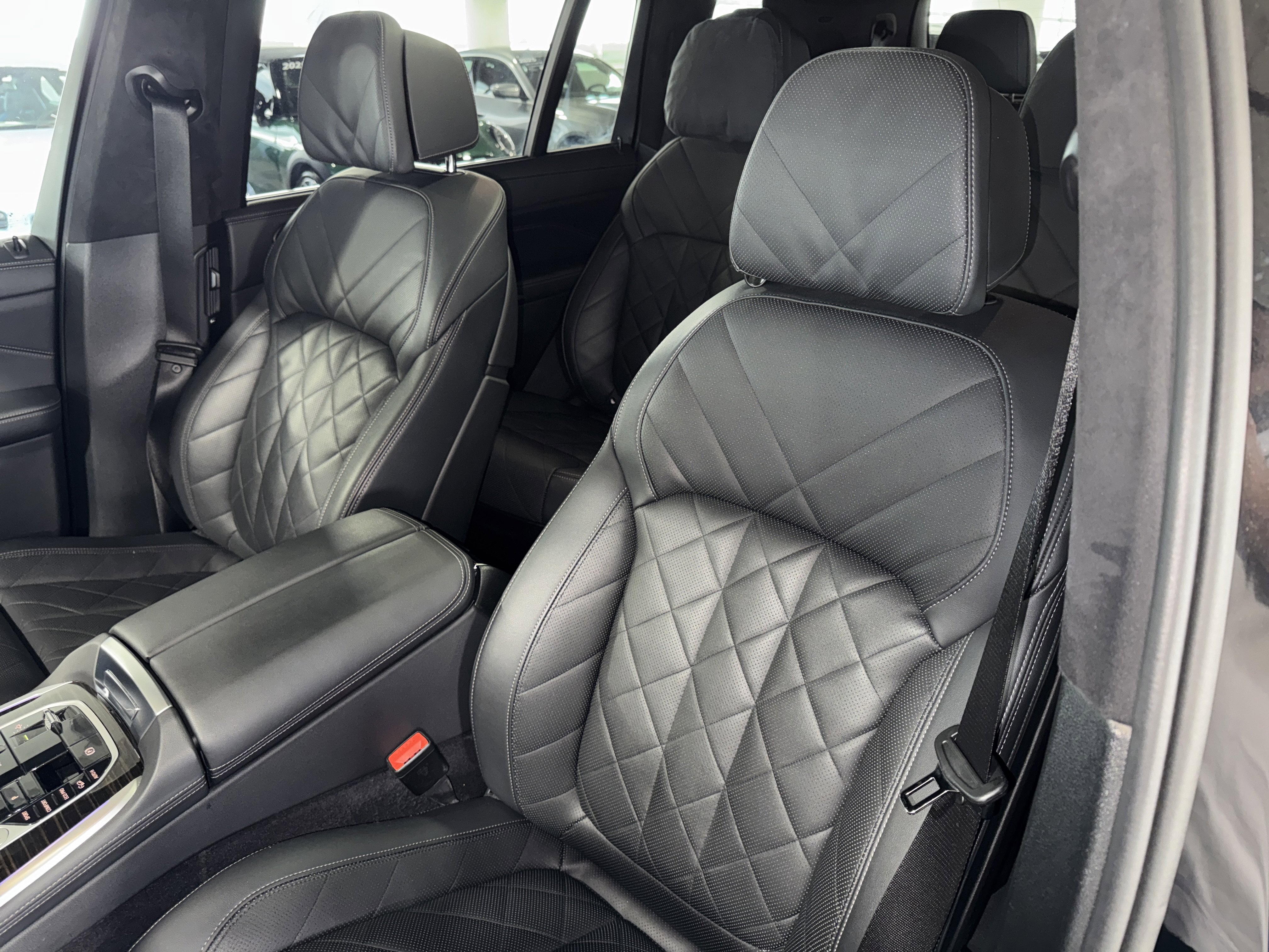 Certified 2025 BMW X7 xDrive40i w/ M Sport Package image 34